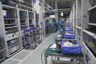 双轮驱动 为传统产业赋能，布局工业互联网等高新产业与互联网服务